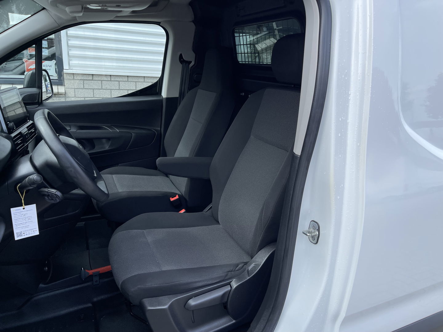 Peugeot Partner 1.2 PureTech Premium / benzine grijs kenteken / vaste prijs rijklaar € 13.450 ex btw / airco / cruise control / schuifdeur / navigatie / armsteun / euro 6 / lease vanaf € 227
