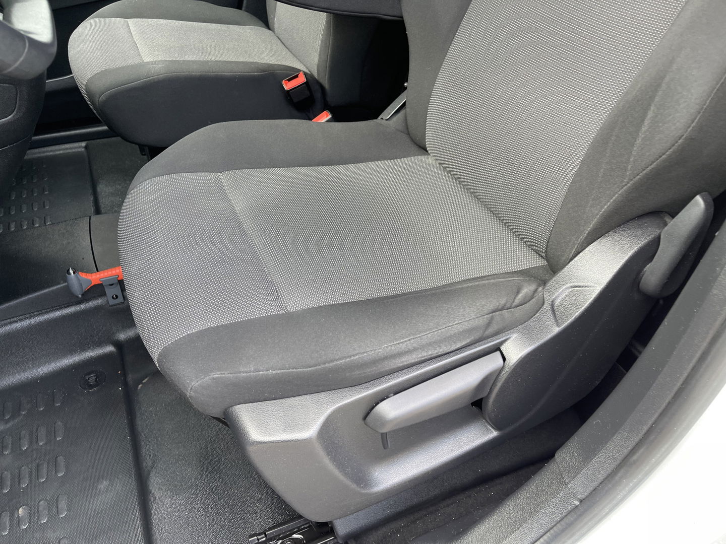 Peugeot Partner 1.2 PureTech Premium / benzine grijs kenteken / vaste prijs rijklaar € 13.450 ex btw / airco / cruise control / schuifdeur / navigatie / armsteun / euro 6 / lease vanaf € 227
