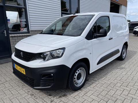 Peugeot Partner 1.2 PureTech Premium / benzine grijs kenteken / vaste prijs rijklaar € 13.450 ex btw / airco / cruise control / schuifdeur / navigatie / armsteun / euro 6 / lease vanaf € 227