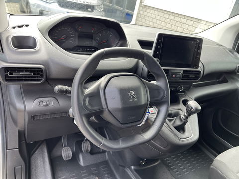 Peugeot Partner 1.2 PureTech Premium / benzine grijs kenteken / vaste prijs rijklaar € 13.450 ex btw / airco / cruise control / schuifdeur / navigatie / armsteun / euro 6 / lease vanaf € 227