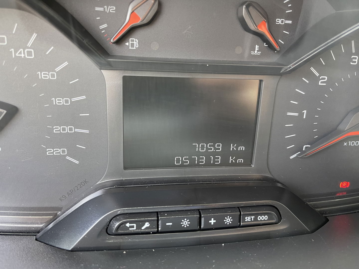 Peugeot Partner 1.2 PureTech Premium / benzine grijs kenteken / vaste prijs rijklaar € 13.450 ex btw / airco / cruise control / schuifdeur / navigatie / armsteun / euro 6 / lease vanaf € 227