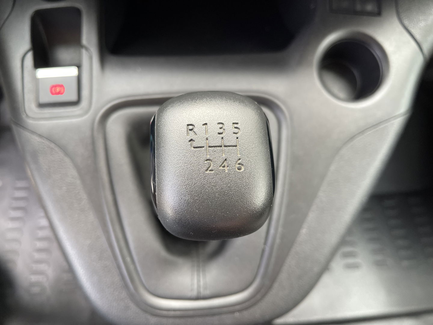 Peugeot Partner 1.2 PureTech Premium / benzine grijs kenteken / vaste prijs rijklaar € 13.450 ex btw / airco / cruise control / schuifdeur / navigatie / armsteun / euro 6 / lease vanaf € 227