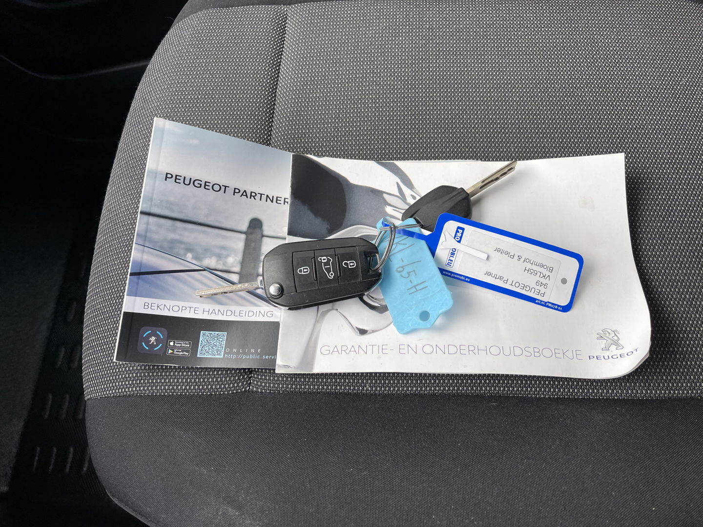 Peugeot Partner 1.2 PureTech Premium / benzine grijs kenteken / vaste prijs rijklaar € 13.450 ex btw / airco / cruise control / schuifdeur / navigatie / armsteun / euro 6 / lease vanaf € 227
