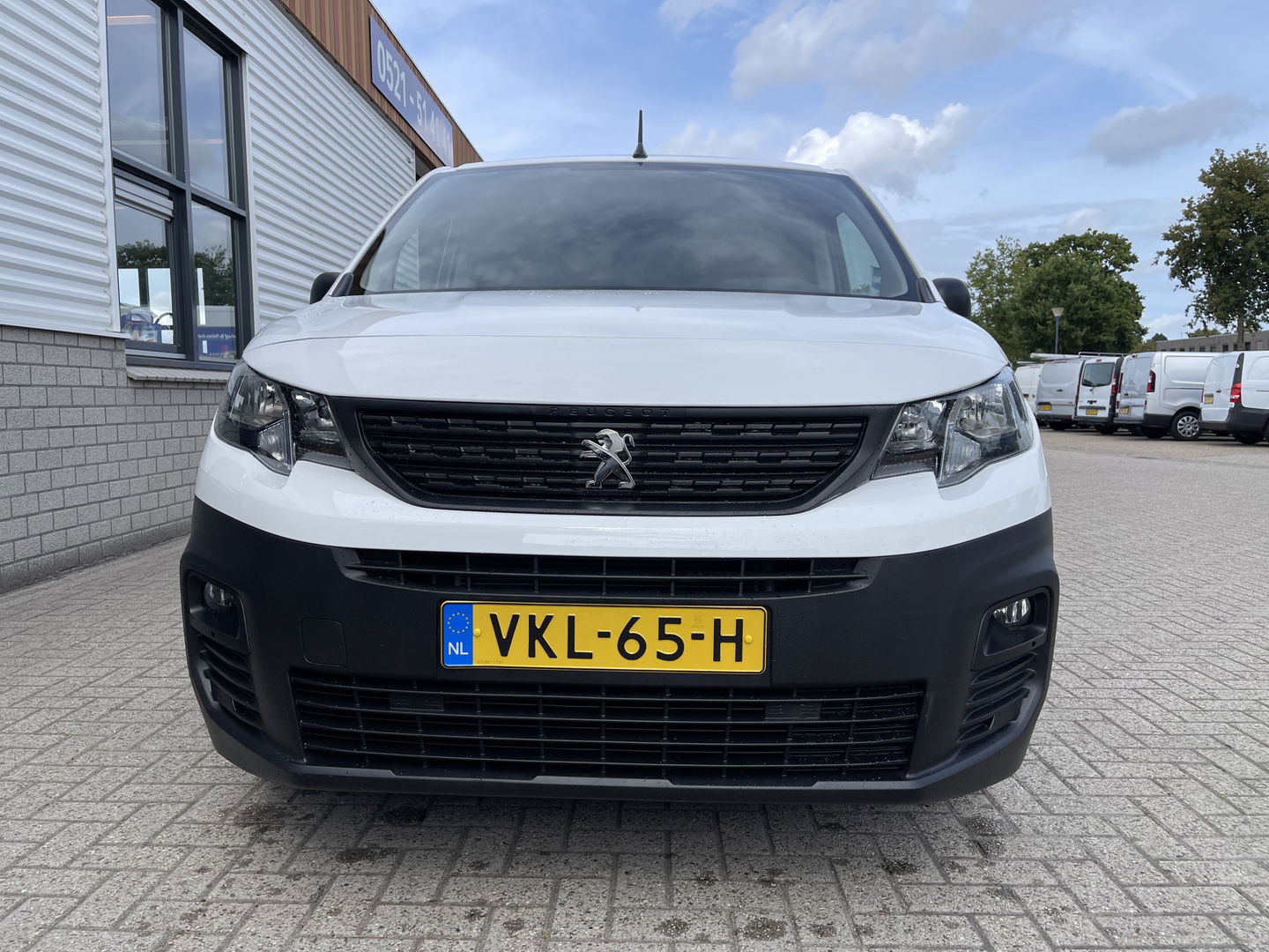 Peugeot Partner 1.2 PureTech Premium / benzine grijs kenteken / vaste prijs rijklaar € 13.450 ex btw / airco / cruise control / schuifdeur / navigatie / armsteun / euro 6 / lease vanaf € 227