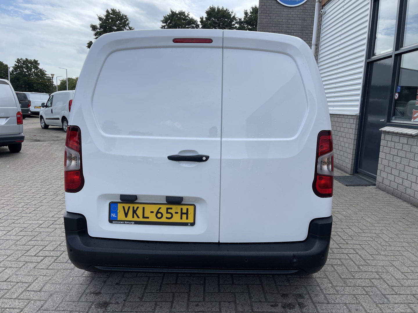 Peugeot Partner 1.2 PureTech Premium / benzine grijs kenteken / vaste prijs rijklaar € 13.450 ex btw / airco / cruise control / schuifdeur / navigatie / armsteun / euro 6 / lease vanaf € 227