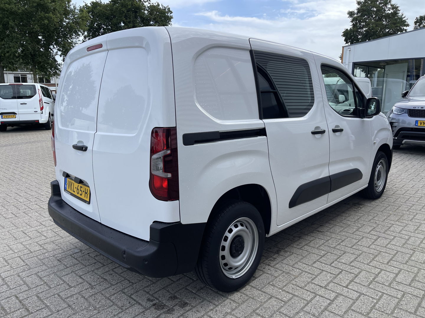 Peugeot Partner 1.2 PureTech Premium / benzine grijs kenteken / vaste prijs rijklaar € 13.450 ex btw / airco / cruise control / schuifdeur / navigatie / armsteun / euro 6 / lease vanaf € 227