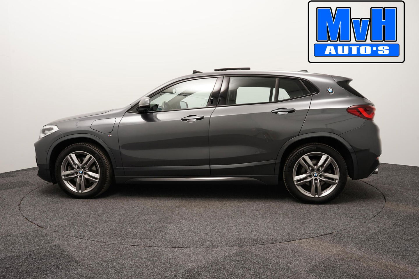 BMW X2 xDrive25e High Executive M-Sport 220PK|PANO|LED|ACC