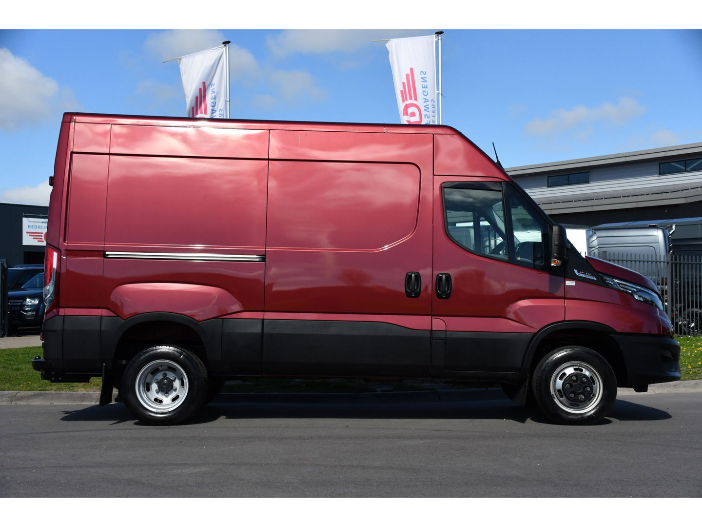 Iveco 40C 210 3.0L L2H2 Luchtvering Air Pro Full Options! Dubbellucht, Adaptieve Cruise, Camera, 3500KG Trekhaak, 2 x Schuifdeur, Clima, 210PK, Kasten wanden, Uniek! Dubbel lucht, DL