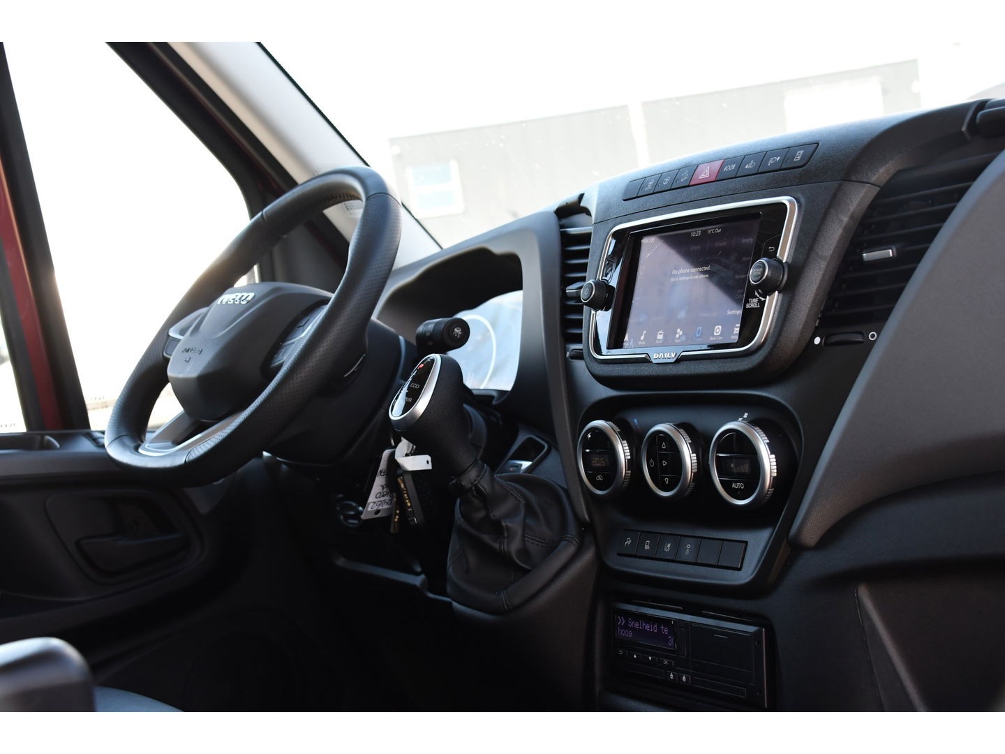 Iveco 40C 210 3.0L L2H2 Luchtvering Air Pro Full Options! Dubbellucht, Adaptieve Cruise, Camera, 3500KG Trekhaak, 2 x Schuifdeur, Clima, 210PK, Kasten wanden, Uniek! Dubbel lucht, DL