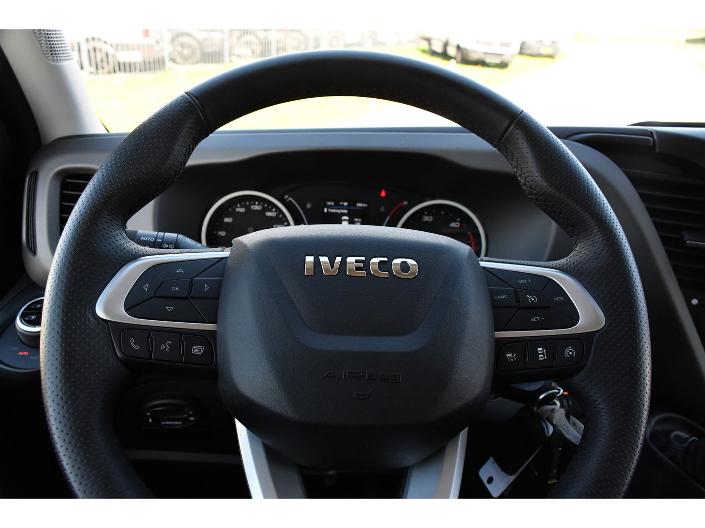 Iveco 40C 210 3.0L L2H2 Luchtvering Air Pro Full Options! Dubbellucht, Adaptieve Cruise, Camera, 3500KG Trekhaak, 2 x Schuifdeur, Clima, 210PK, Kasten wanden, Uniek! Dubbel lucht, DL