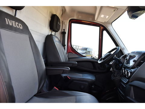 Iveco 40C 210 3.0L L2H2 Luchtvering Air Pro Full Options! Dubbellucht, Adaptieve Cruise, Camera, 3500KG Trekhaak, 2 x Schuifdeur, Clima, 210PK, Kasten wanden, Uniek! Dubbel lucht, DL