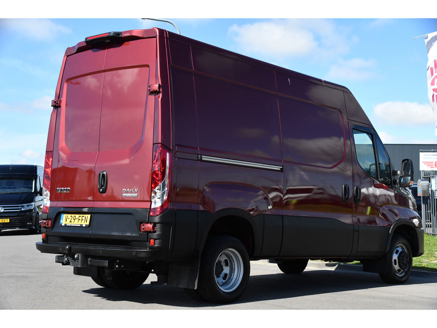 Iveco 40C 210 3.0L L2H2 Luchtvering Air Pro Full Options! Dubbellucht, Adaptieve Cruise, Camera, 3500KG Trekhaak, 2 x Schuifdeur, Clima, 210PK, Kasten wanden, Uniek! Dubbel lucht, DL