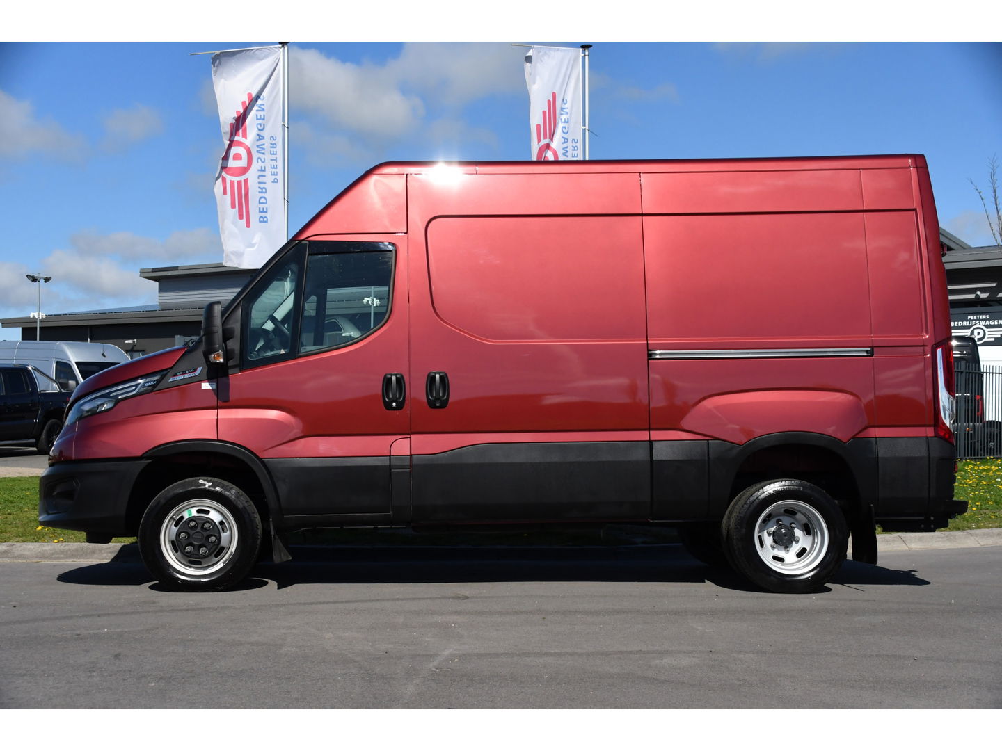 Iveco 40C 210 3.0L L2H2 Luchtvering Air Pro Full Options! Dubbellucht, Adaptieve Cruise, Camera, 3500KG Trekhaak, 2 x Schuifdeur, Clima, 210PK, Kasten wanden, Uniek! Dubbel lucht, DL