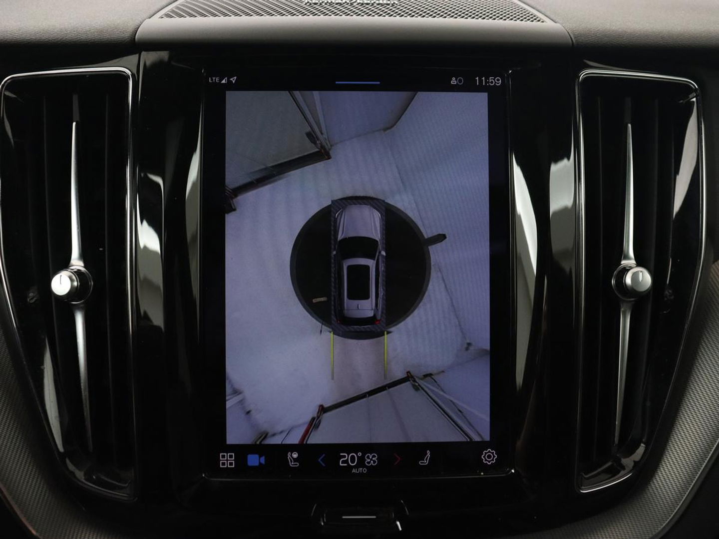 Volvo XC60 2.0 Recharge T8 AWD R-Design | Panoramadak | Trekhaak | Stoel & stuurverwarming | 360 Camera | 21'' | Harman/Kardon | Adaptive cruise | Keyless | Carplay | Memory | PHEV | Plug In