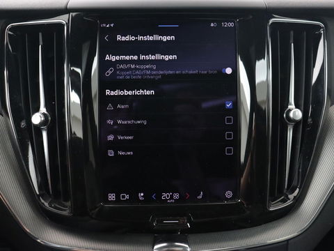 Volvo XC60 2.0 Recharge T8 AWD R-Design | Panoramadak | Trekhaak | Stoel & stuurverwarming | 360 Camera | 21'' | Harman/Kardon | Adaptive cruise | Keyless | Carplay | Memory | PHEV | Plug In