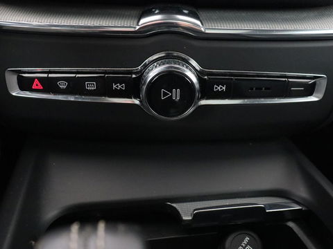 Volvo XC60 2.0 Recharge T8 AWD R-Design | Panoramadak | Trekhaak | Stoel & stuurverwarming | 360 Camera | 21'' | Harman/Kardon | Adaptive cruise | Keyless | Carplay | Memory | PHEV | Plug In