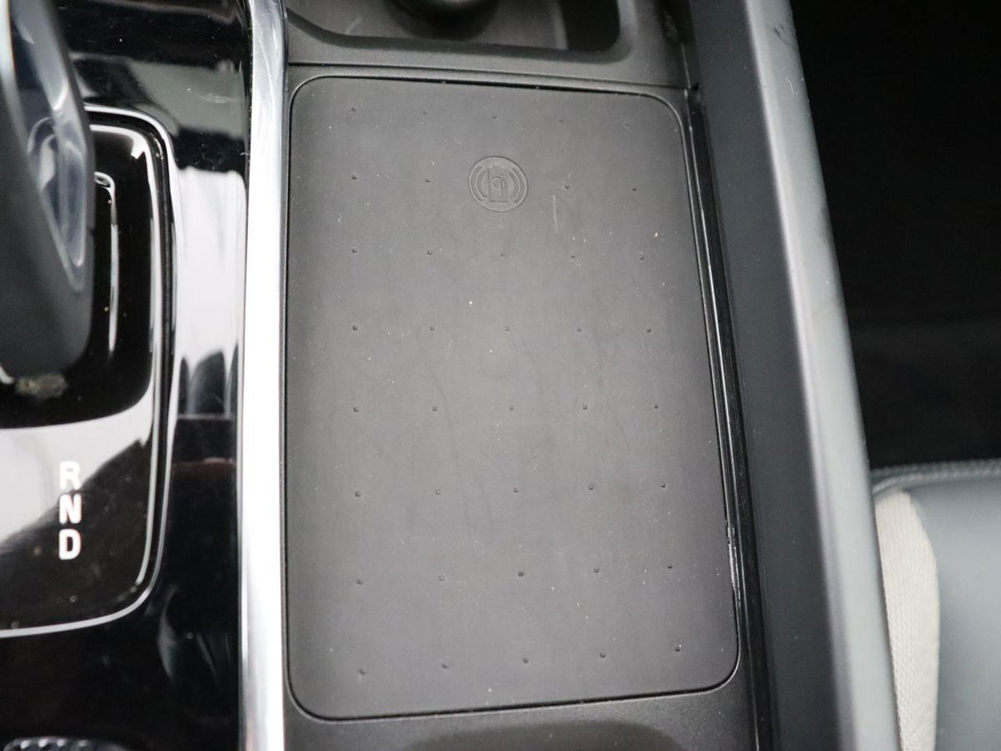 Volvo XC60 2.0 Recharge T8 AWD R-Design | Panoramadak | Trekhaak | Stoel & stuurverwarming | 360 Camera | 21'' | Harman/Kardon | Adaptive cruise | Keyless | Carplay | Memory | PHEV | Plug In