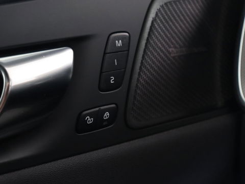 Volvo XC60 2.0 Recharge T8 AWD R-Design | Panoramadak | Trekhaak | Stoel & stuurverwarming | 360 Camera | 21'' | Harman/Kardon | Adaptive cruise | Keyless | Carplay | Memory | PHEV | Plug In
