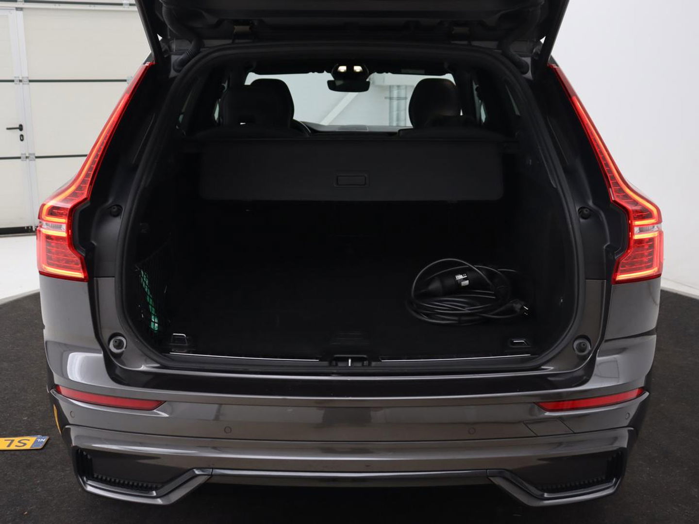 Volvo XC60 2.0 Recharge T8 AWD R-Design | Panoramadak | Trekhaak | Stoel & stuurverwarming | 360 Camera | 21'' | Harman/Kardon | Adaptive cruise | Keyless | Carplay | Memory | PHEV | Plug In