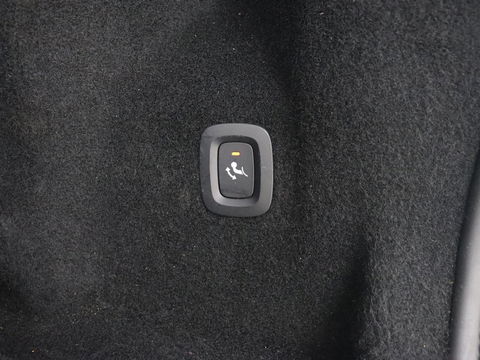 Volvo XC60 2.0 Recharge T8 AWD R-Design | Panoramadak | Trekhaak | Stoel & stuurverwarming | 360 Camera | 21'' | Harman/Kardon | Adaptive cruise | Keyless | Carplay | Memory | PHEV | Plug In