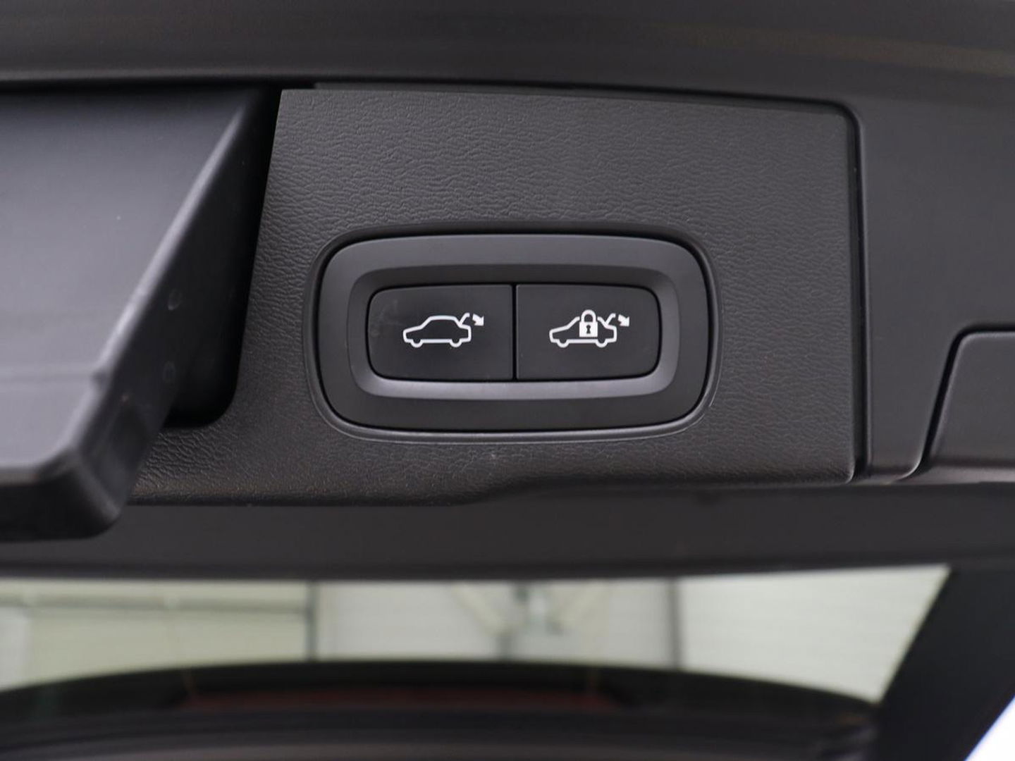Volvo XC60 2.0 Recharge T8 AWD R-Design | Panoramadak | Trekhaak | Stoel & stuurverwarming | 360 Camera | 21'' | Harman/Kardon | Adaptive cruise | Keyless | Carplay | Memory | PHEV | Plug In