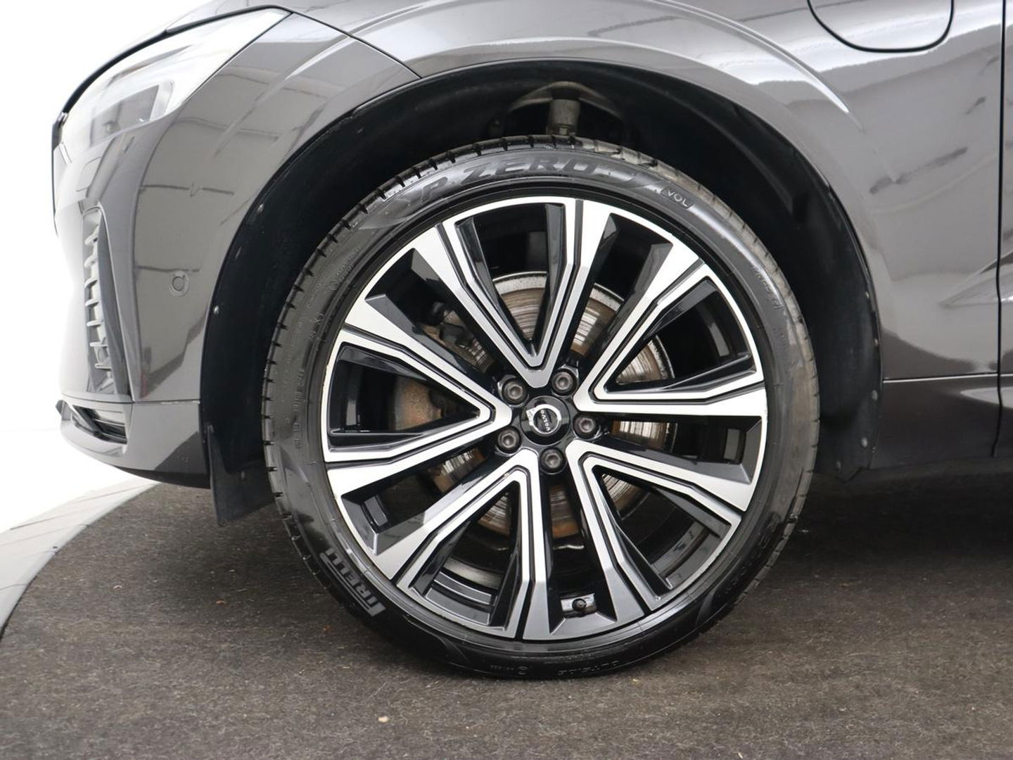 Volvo XC60 2.0 Recharge T8 AWD R-Design | Panoramadak | Trekhaak | Stoel & stuurverwarming | 360 Camera | 21'' | Harman/Kardon | Adaptive cruise | Keyless | Carplay | Memory | PHEV | Plug In