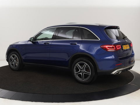 Mercedes-Benz GLC 300e 4Matic AMG | Panoramadak | Two-Tone Leder | 360 Camera | Stoelverwarming | Burmester | Carplay | Digital Cockpit | Keyless | Navigatie | Sfeerverlichting | PHEV | Plug In
