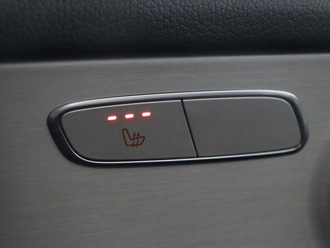 Mercedes-Benz GLC 300e 4Matic AMG | Panoramadak | Two-Tone Leder | 360 Camera | Stoelverwarming | Burmester | Carplay | Digital Cockpit | Keyless | Navigatie | Sfeerverlichting | PHEV | Plug In