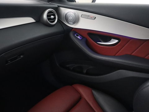 Mercedes-Benz GLC 300e 4Matic AMG | Panoramadak | Two-Tone Leder | 360 Camera | Stoelverwarming | Burmester | Carplay | Digital Cockpit | Keyless | Navigatie | Sfeerverlichting | PHEV | Plug In