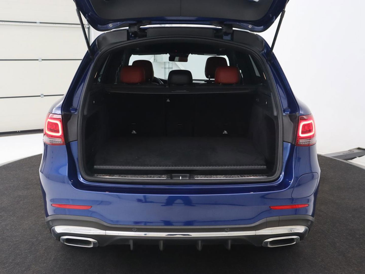 Mercedes-Benz GLC 300e 4Matic AMG | Panoramadak | Two-Tone Leder | 360 Camera | Stoelverwarming | Burmester | Carplay | Digital Cockpit | Keyless | Navigatie | Sfeerverlichting | PHEV | Plug In