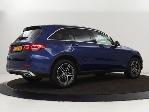 Mercedes-Benz GLC 300e 4Matic AMG | Panoramadak | Two-Tone Leder | 360 Camera | Stoelverwarming | Burmester | Carplay | Digital Cockpit | Keyless | Navigatie | Sfeerverlichting | PHEV | Plug In