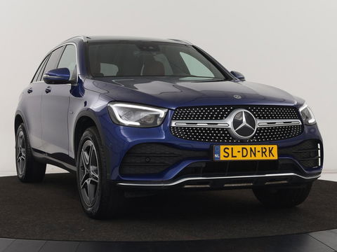 Mercedes-Benz GLC 300e 4Matic AMG | Panoramadak | Two-Tone Leder | 360 Camera | Stoelverwarming | Burmester | Carplay | Digital Cockpit | Keyless | Navigatie | Sfeerverlichting | PHEV | Plug In