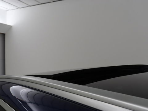 Mercedes-Benz GLC 300e 4Matic AMG | Panoramadak | Two-Tone Leder | 360 Camera | Stoelverwarming | Burmester | Carplay | Digital Cockpit | Keyless | Navigatie | Sfeerverlichting | PHEV | Plug In