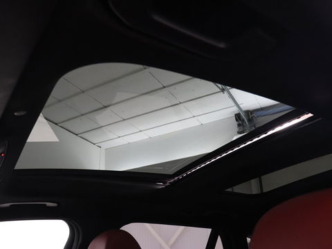 Mercedes-Benz GLC 300e 4Matic AMG | Panoramadak | Two-Tone Leder | 360 Camera | Stoelverwarming | Burmester | Carplay | Digital Cockpit | Keyless | Navigatie | Sfeerverlichting | PHEV | Plug In