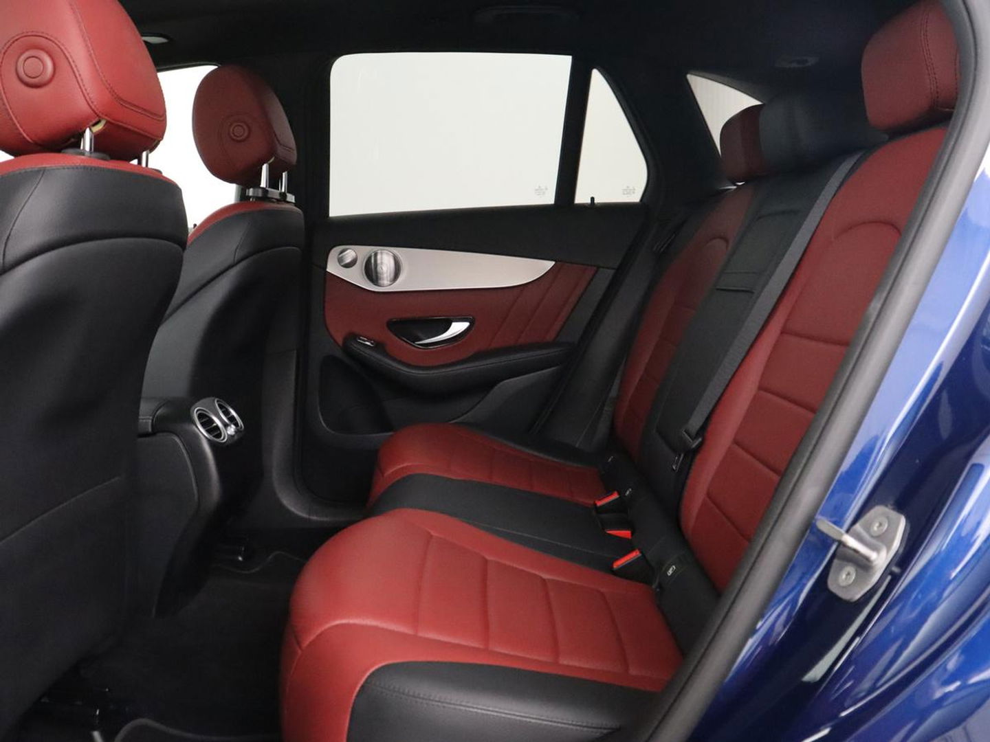 Mercedes-Benz GLC 300e 4Matic AMG | Panoramadak | Two-Tone Leder | 360 Camera | Stoelverwarming | Burmester | Carplay | Digital Cockpit | Keyless | Navigatie | Sfeerverlichting | PHEV | Plug In
