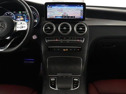 Mercedes-Benz GLC 300e 4Matic AMG | Panoramadak | Two-Tone Leder | 360 Camera | Stoelverwarming | Burmester | Carplay | Digital Cockpit | Keyless | Navigatie | Sfeerverlichting | PHEV | Plug In