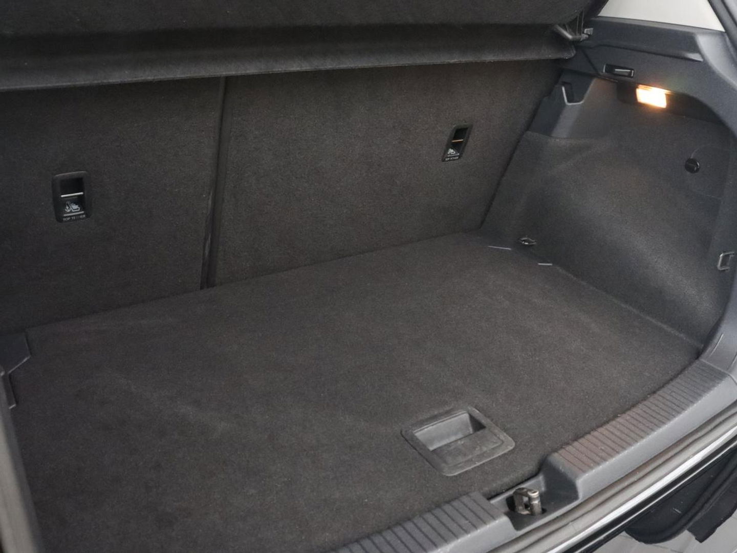 Volkswagen T-Cross 1.0 TSI Life | Carplay | Navigatie | Keyless | Virtual Cockpit | Climate control | Adaptive cruise | Dodehoek detectie | Getint glas