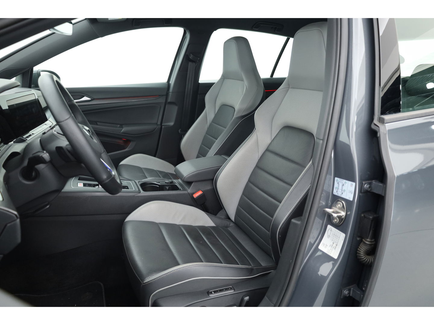 Volkswagen Golf 1.4 eHybrid GTE | HUD | Stoelventilatie | Leder | IQ. Light | Adapt. Cruise | Elek. Trekhaak