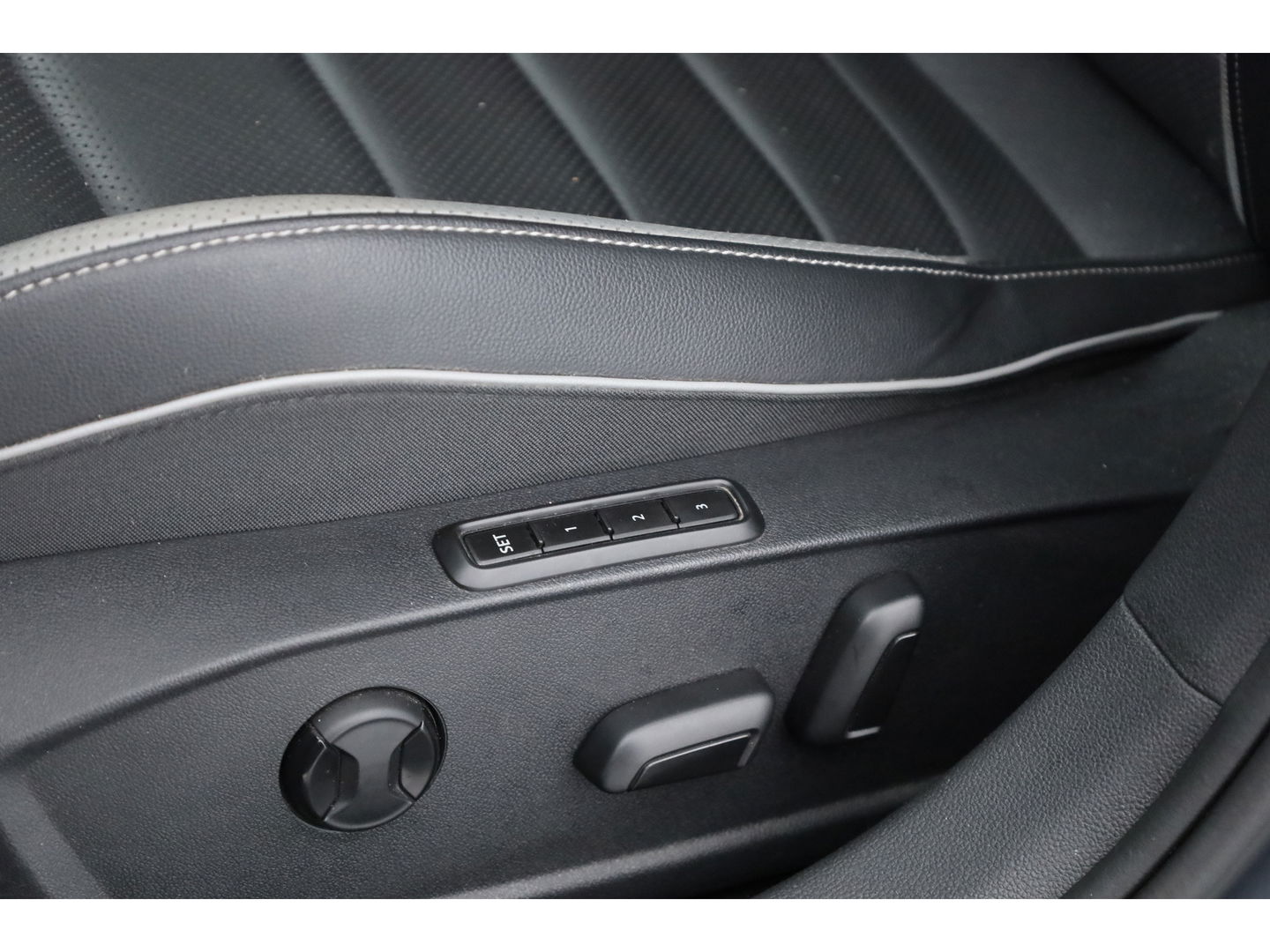 Volkswagen Golf 1.4 eHybrid GTE | HUD | Stoelventilatie | Leder | IQ. Light | Adapt. Cruise | Elek. Trekhaak