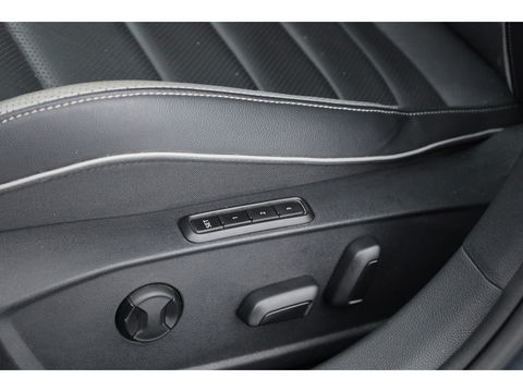 Volkswagen Golf 1.4 eHybrid GTE | HUD | Stoelventilatie | Leder | IQ. Light | Adapt. Cruise | Elek. Trekhaak
