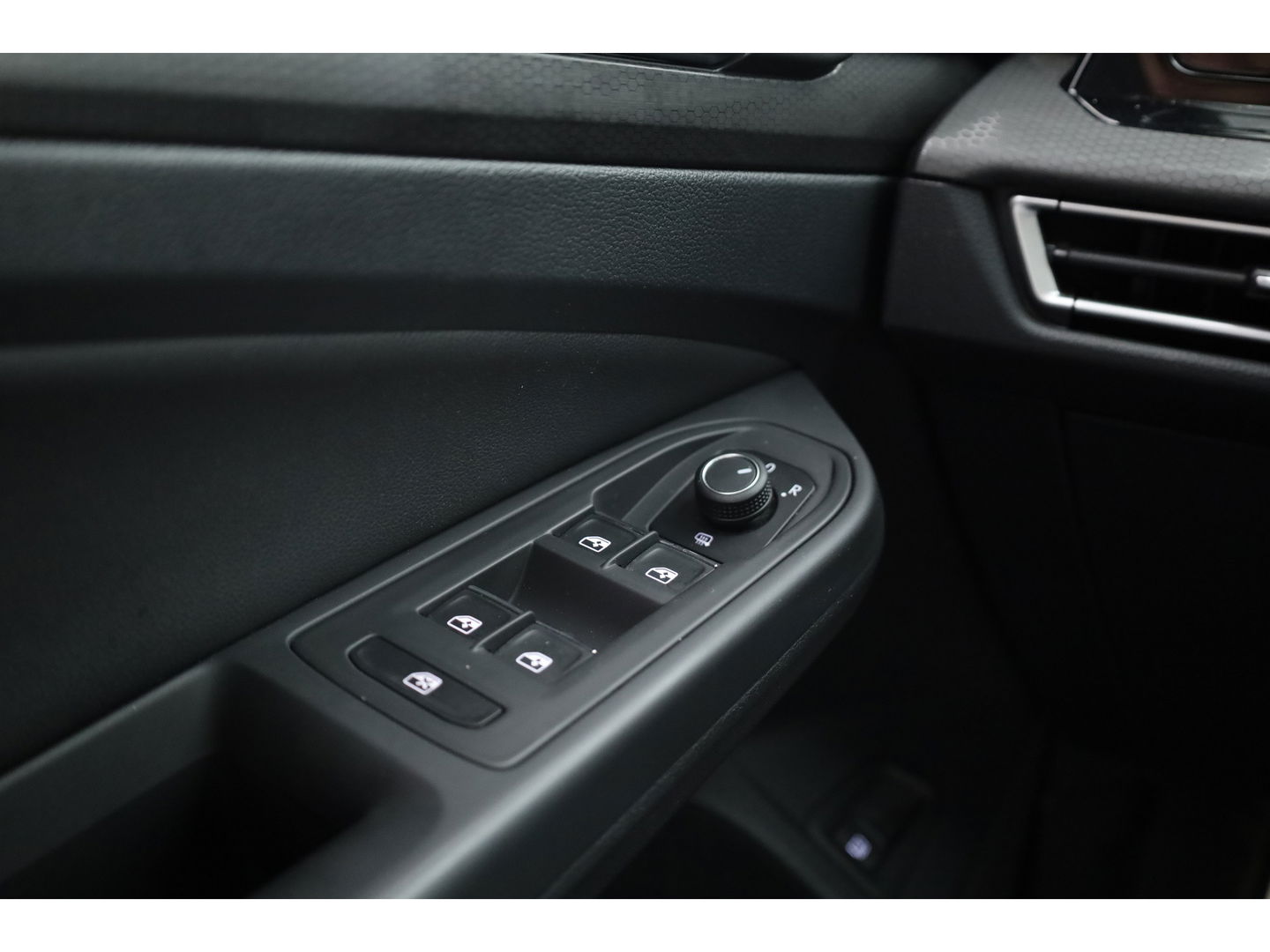 Volkswagen Golf 1.4 eHybrid GTE | HUD | Stoelventilatie | Leder | IQ. Light | Adapt. Cruise | Elek. Trekhaak