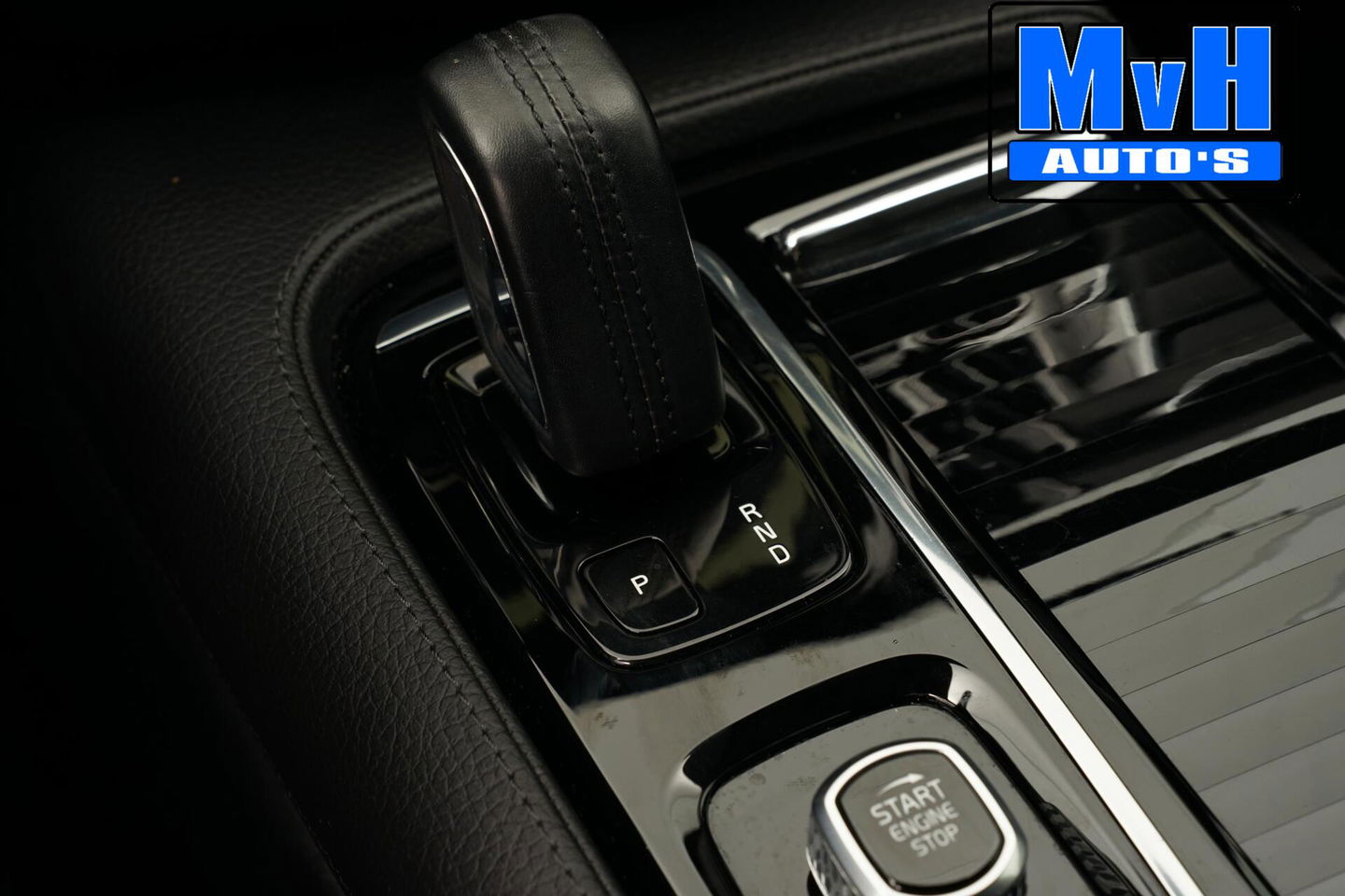 Volvo V60 2.0 T6 Recharge AWD Business Pro 340PK|LEER|CAMERA