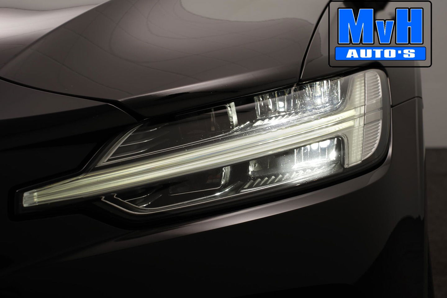 Volvo V60 2.0 T6 Recharge AWD Business Pro 340PK|LEER|CAMERA