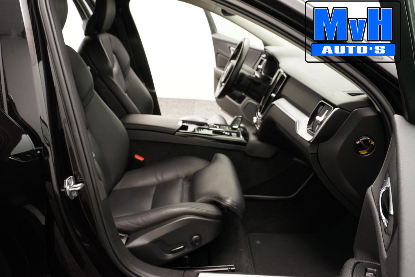 Volvo V60 2.0 T6 Recharge AWD Business Pro 340PK|LEER|CAMERA
