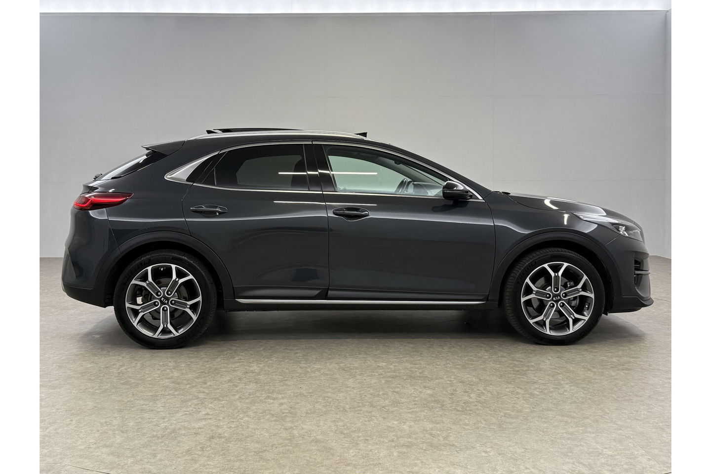 Kia Xceed 1.6 GDi PHEV ExecutiveLine Pano ACC LED Camera Carplay Clima Leder Trekhaak Virtual Navi PDC 18"LMV