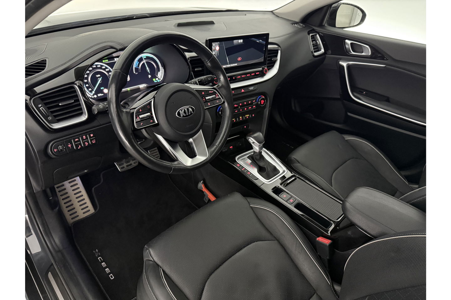 Kia Xceed 1.6 GDi PHEV ExecutiveLine Pano ACC LED Camera Carplay Clima Leder Trekhaak Virtual Navi PDC 18"LMV