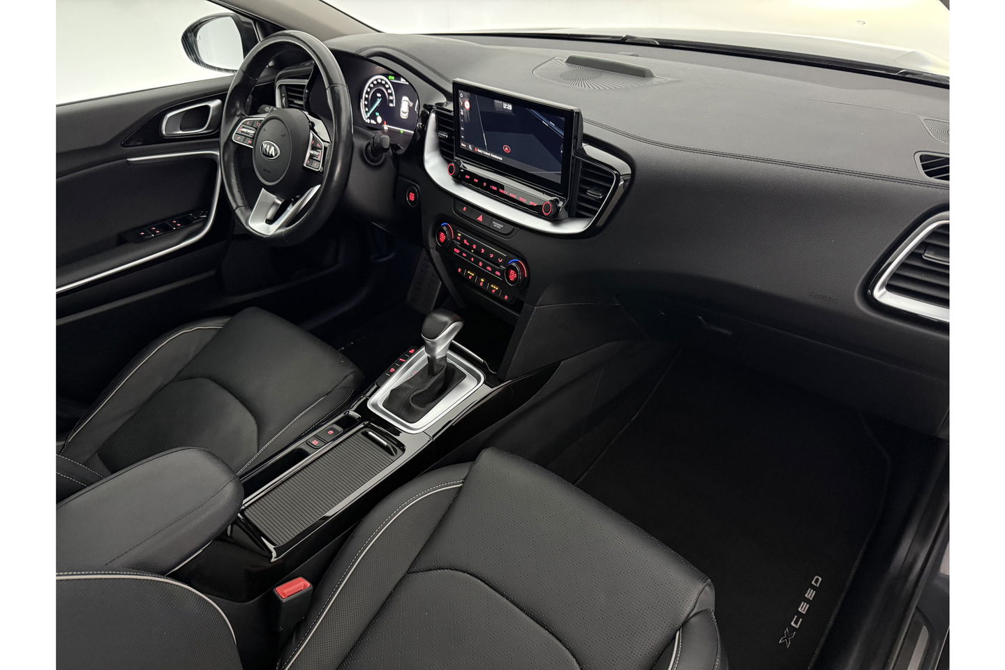 Kia Xceed 1.6 GDi PHEV ExecutiveLine Pano ACC LED Camera Carplay Clima Leder Trekhaak Virtual Navi PDC 18"LMV