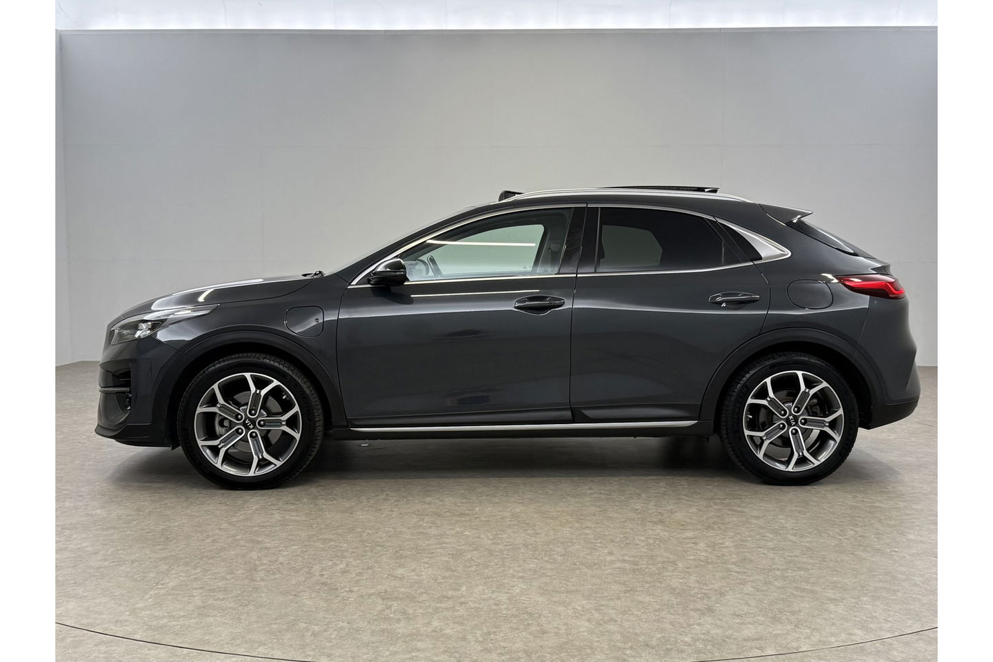 Kia Xceed 1.6 GDi PHEV ExecutiveLine Pano ACC LED Camera Carplay Clima Leder Trekhaak Virtual Navi PDC 18"LMV