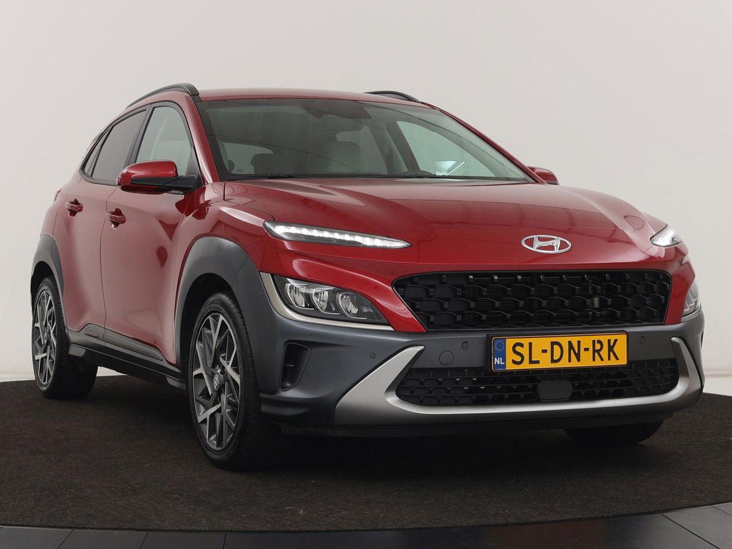 Hyundai KONA 1.6 GDI HEV Premium | Leder | Head-Up | Stoel & stuurverwarming | Adaptive cruise | Camera | Carplay | Keyless | Navigatie | Keyless | Full LED