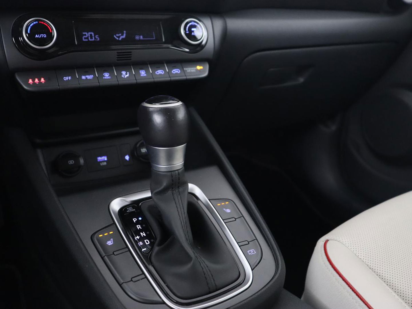 Hyundai KONA 1.6 GDI HEV Premium | Leder | Head-Up | Stoel & stuurverwarming | Adaptive cruise | Camera | Carplay | Keyless | Navigatie | Keyless | Full LED